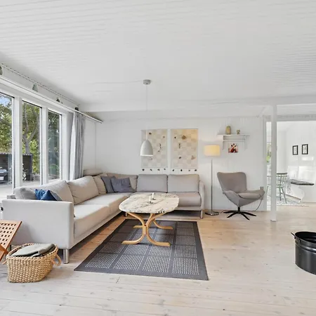 1141 Semesterbostad